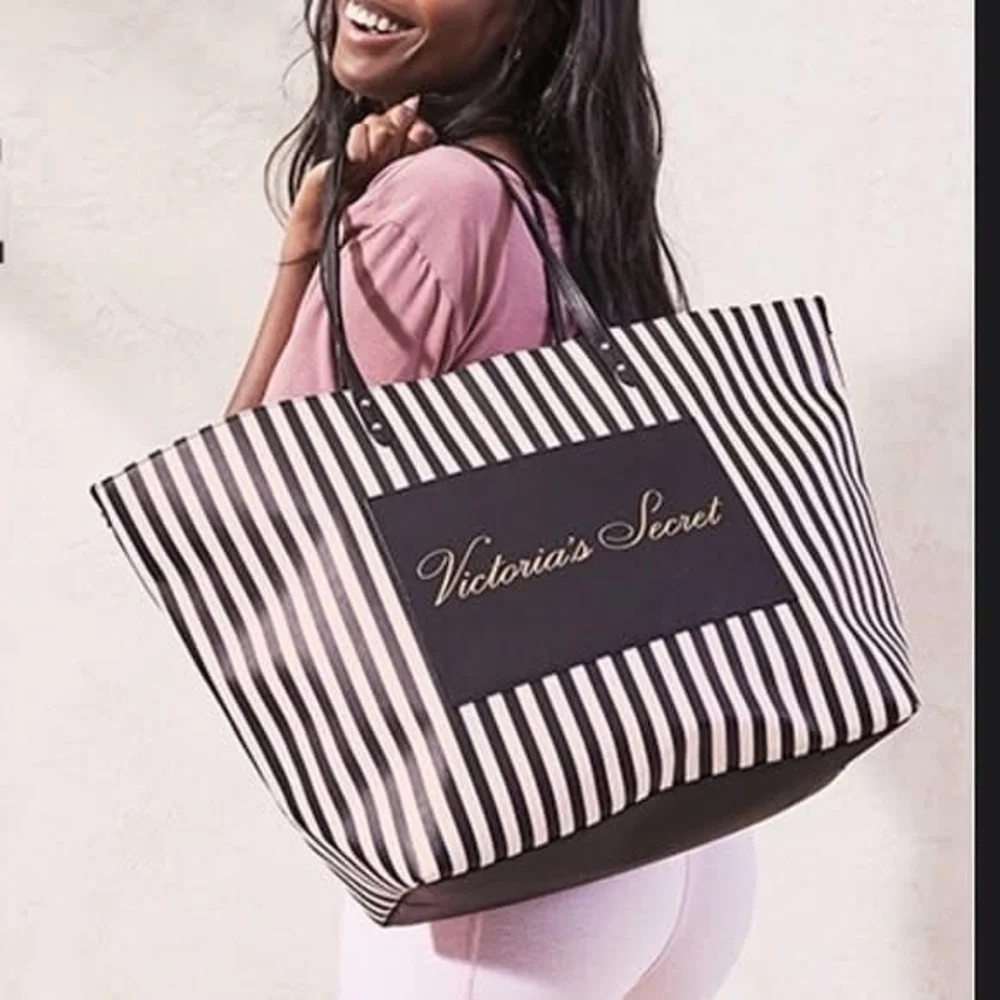 Victoria's Secret Weekend Tote Bag 21
